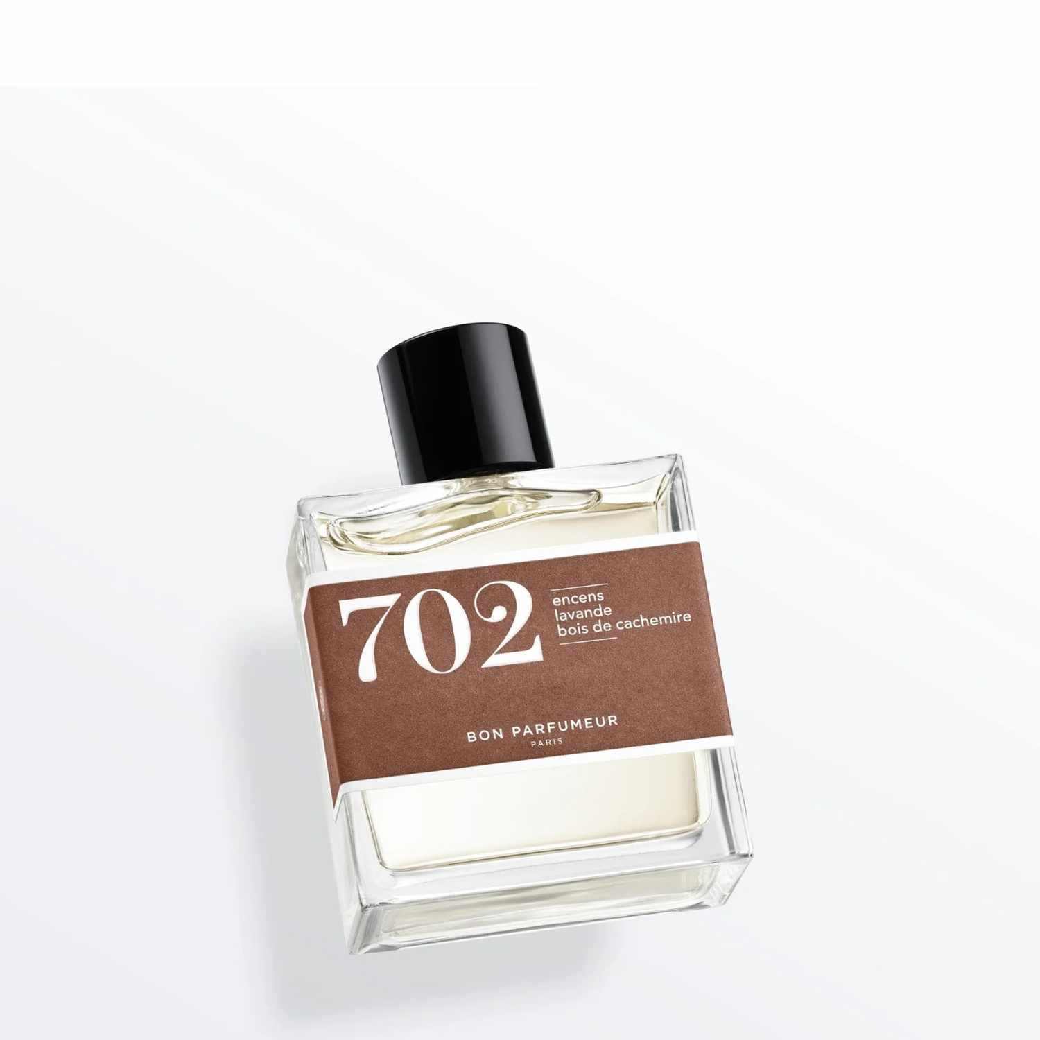 Eau de Parfum 702 von Bon Parfumeur mit zitrusartigen Elemi-Noten, Weihrauch, Lavendel, Zeder, Kaschmirholz und vanilliger Moschusbasis.