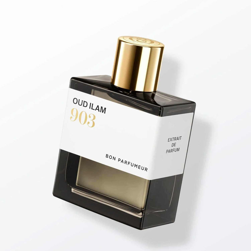 Flakon von Bon Parfumeur Oud Ilam 903 Eau de Parfum mit goldfarbenem Deckel und weißem Etikett in moderner Flasche