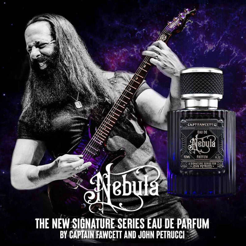 Flasche Eau de Parfum JP'S Nebula von Captain Fawcett mit Gitarrist und kosmischem Hintergrund