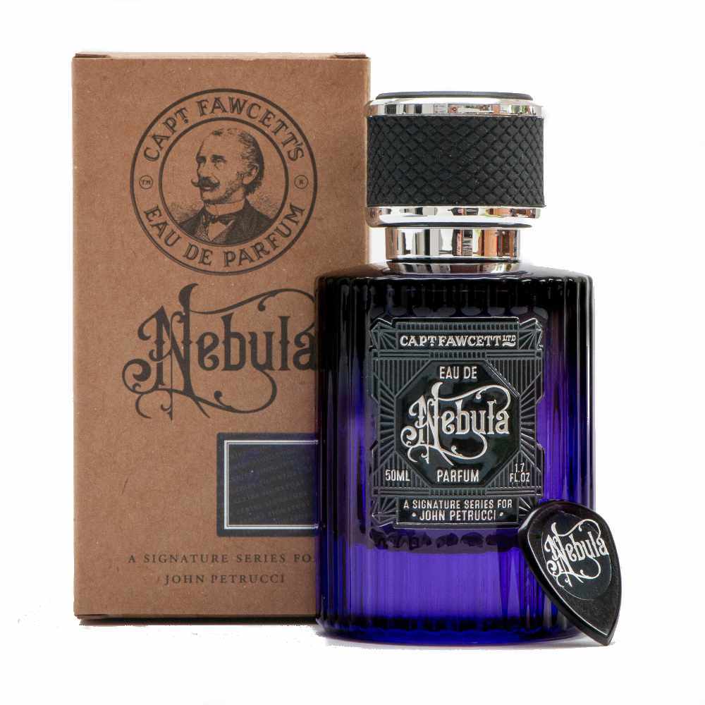 Flakon und Verpackung von Eau de Parfum JP'S Nebula von Captain Fawcett mit dunklem, holzig-aromatischem Duftdesign