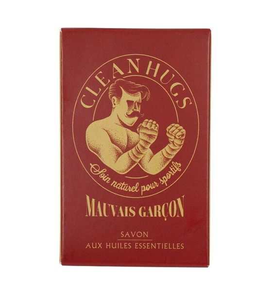 Naturseife Mauvais Garçon von Clean Hugs mit palmarosa-zimt-duft, natürliche pflege für sportler, rotes packaging