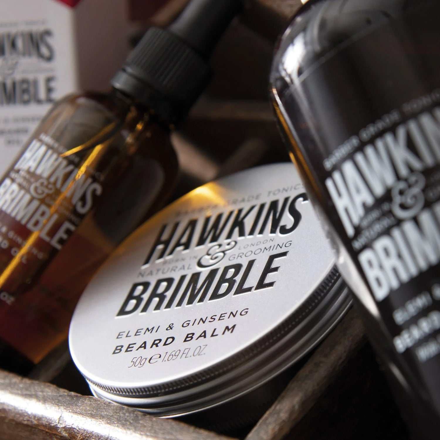 Bartbalsam von Hawkins & Brimble mit natürlichen Ölen für weichen und gepflegten Bart