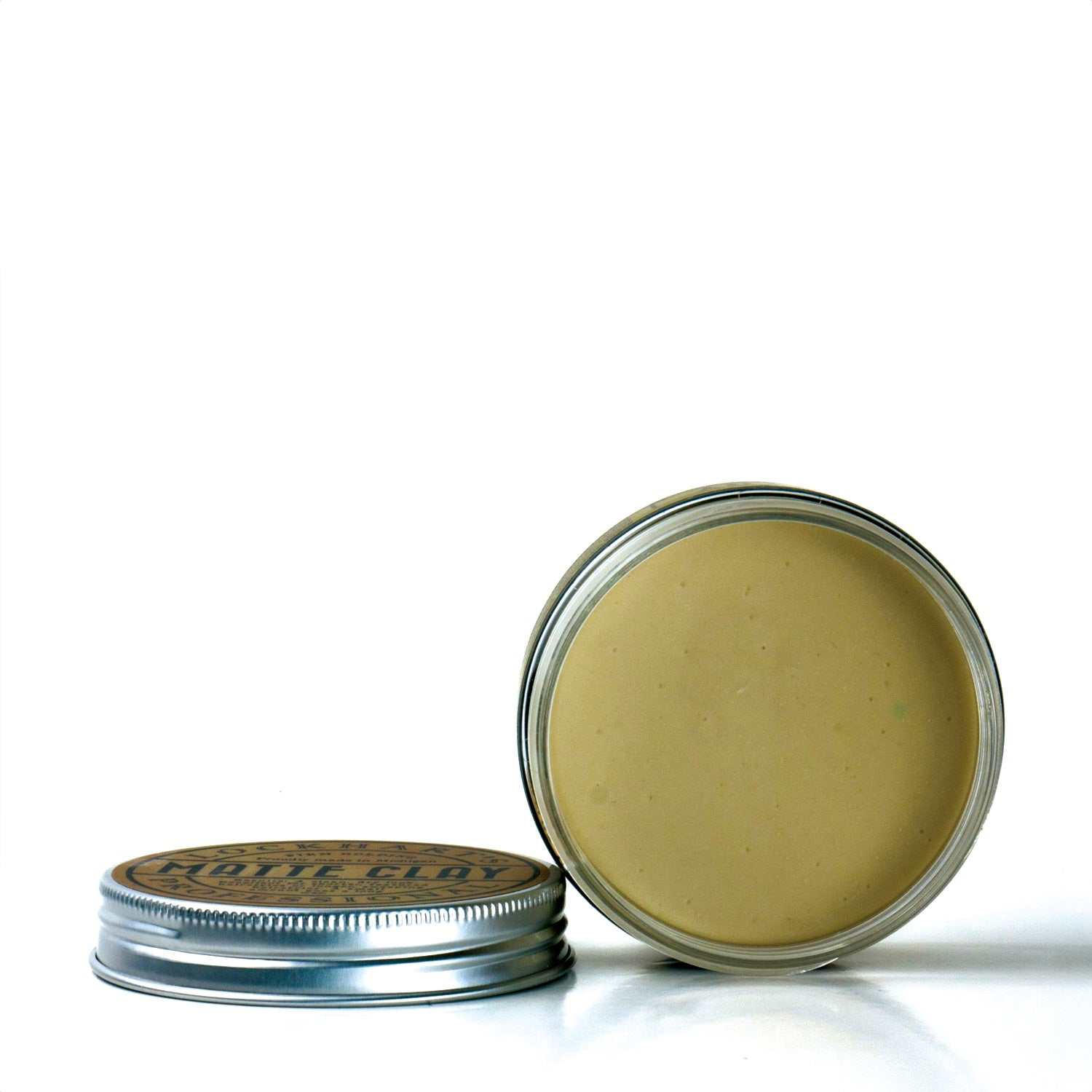 Haarpomade Matte Clay - Lockhart's in offenem Tiegel mit mattem Finish und flexibler Textur für natürlichen Look und mittleren Halt
