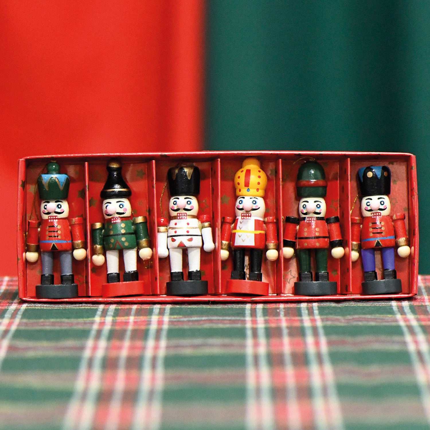 6er Set Nussknacker Christbaumanhänger aus Holz als festlicher Baumschmuck