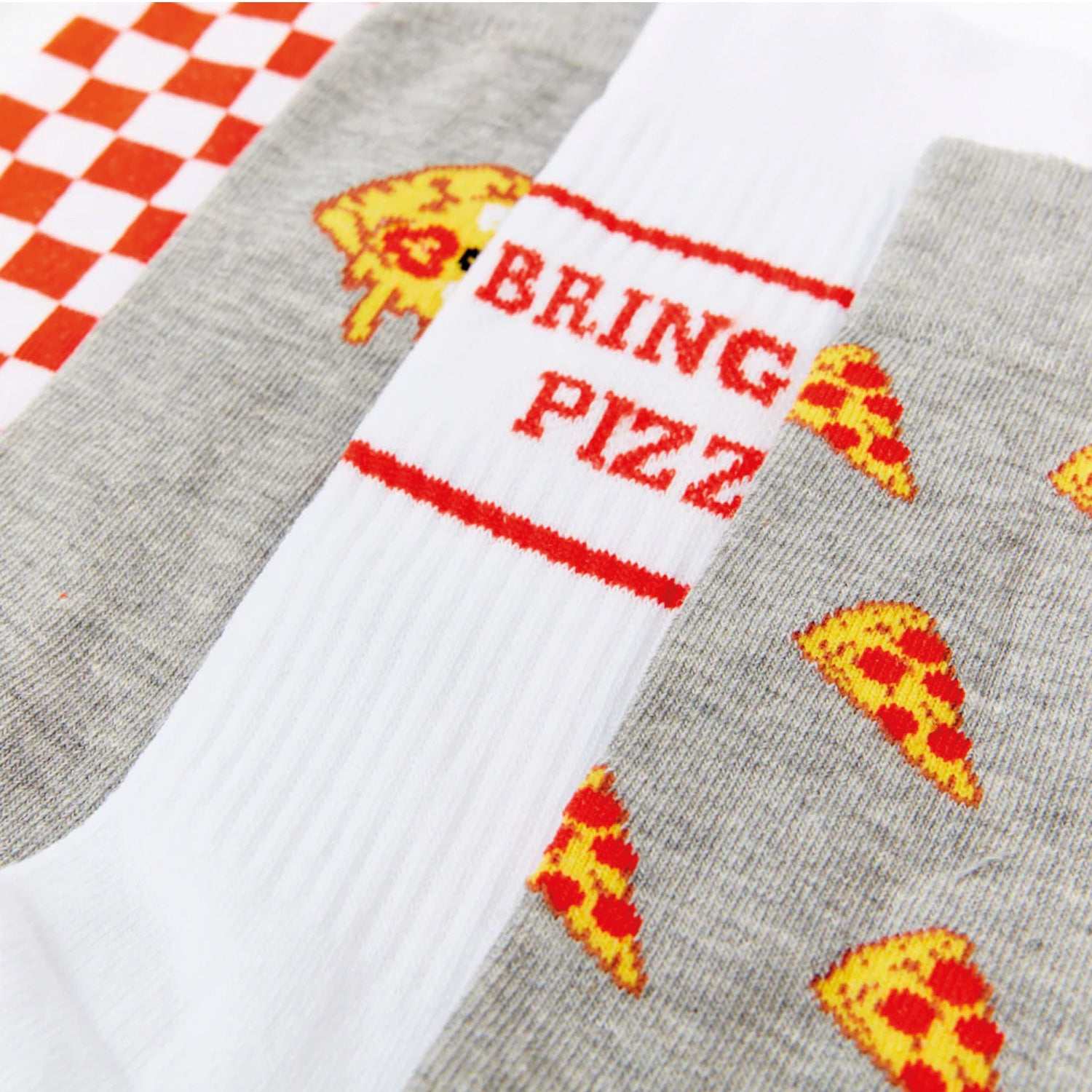 Pizza Socks Gift Set mit weichen Baumwollsocken im Pizza-Look von Urban Eccentric, unisex, witzige Geschenkbox im Pizzakarton-Design
