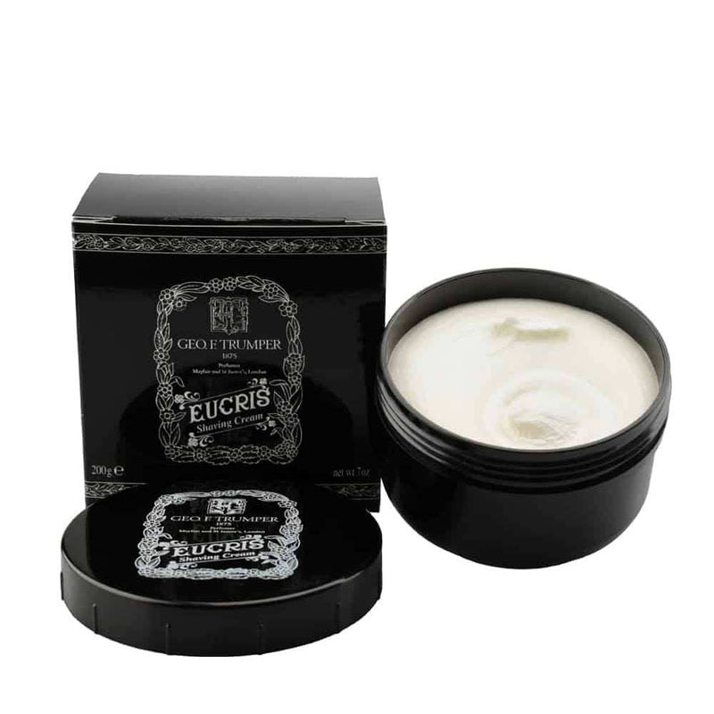 Rasiercreme Eucris von Geo. F. Trumper in schwarzem Tiegel mit luxuriösem, cremigem Schaum und maskulinem Duft.