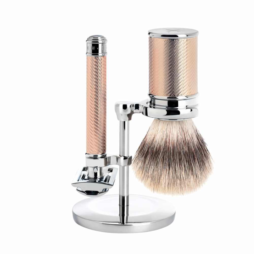 Rasierhobelset Traditional rosé von Mühle mit Rasierhobel, Pinsel und Ständer in rosé und Silber.
