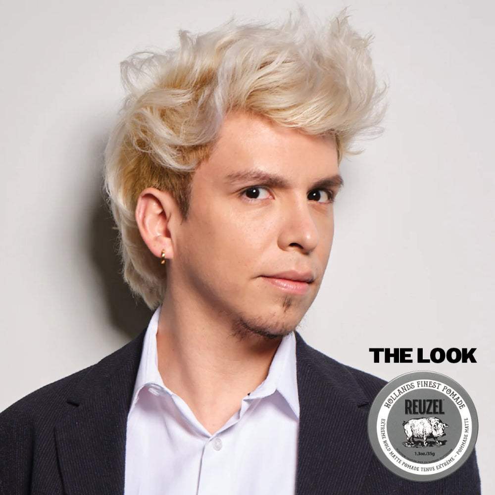 Mann mit strukturiertem, voluminösem Haar und mattem Finish gestylt mit Reuzel Haarpomade extreme hold matte Pomade