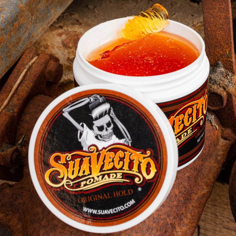 Haarpomade Original Pomade von Suavecito mit cremiger Textur, starkem Halt und wasserlöslicher Formel für glänzendes Styling.