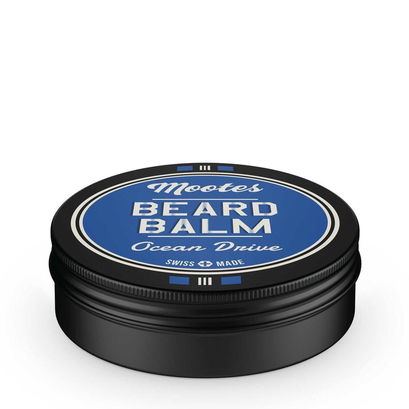 Bartbalsam Ocean Drive von Mootes in schwarzer Dose mit blauem Etikett, pflegt und stylt Bart mit natürlichem Halt und frischem, zitrisch-holzigem Duft.