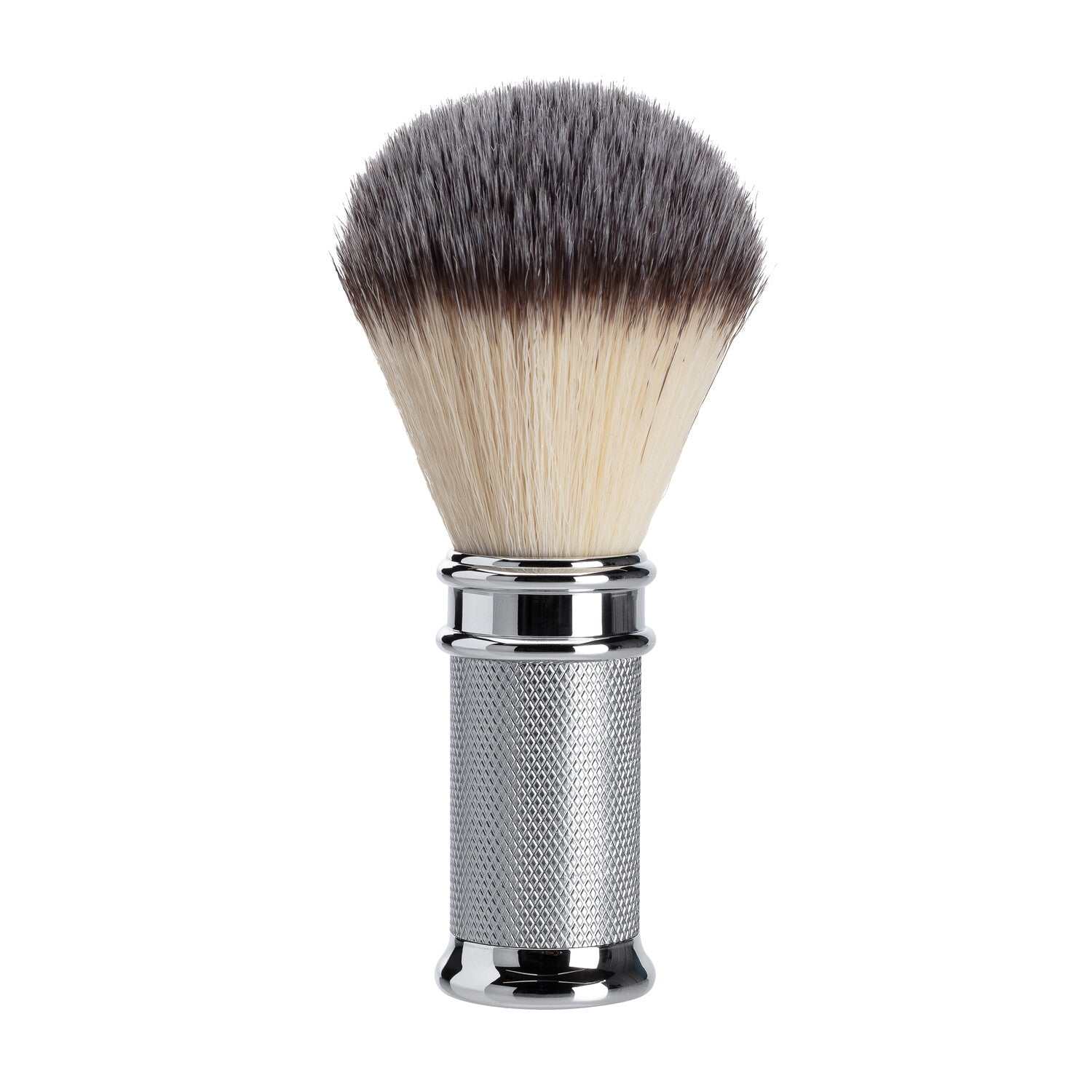 Rasierpinsel Mootes mit chrom ziseliertem Griff und Kunstfaserborsten für cremigen Schaum.
