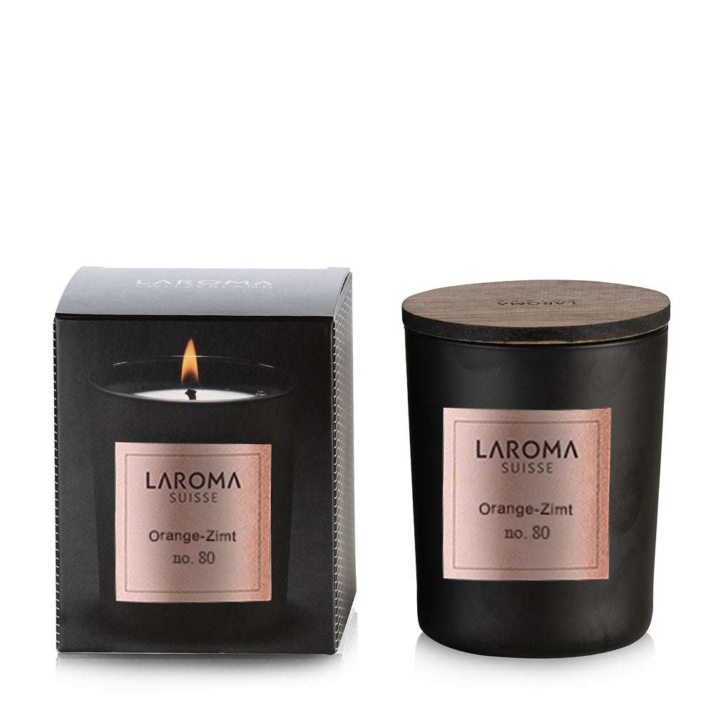 Duftkerze Orange & Zimt von Laroma im schwarzen Glas mit Roségold-Etikett, fruchtig-würziger Duft, handgegossen und nachhaltig hergestellt